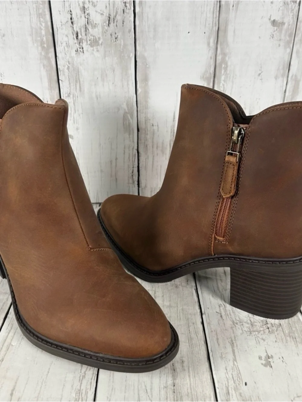 CLARKS Scene Zip Dark Tan Oiled Leather Insulated Cushioned Boots  8.5 NIB